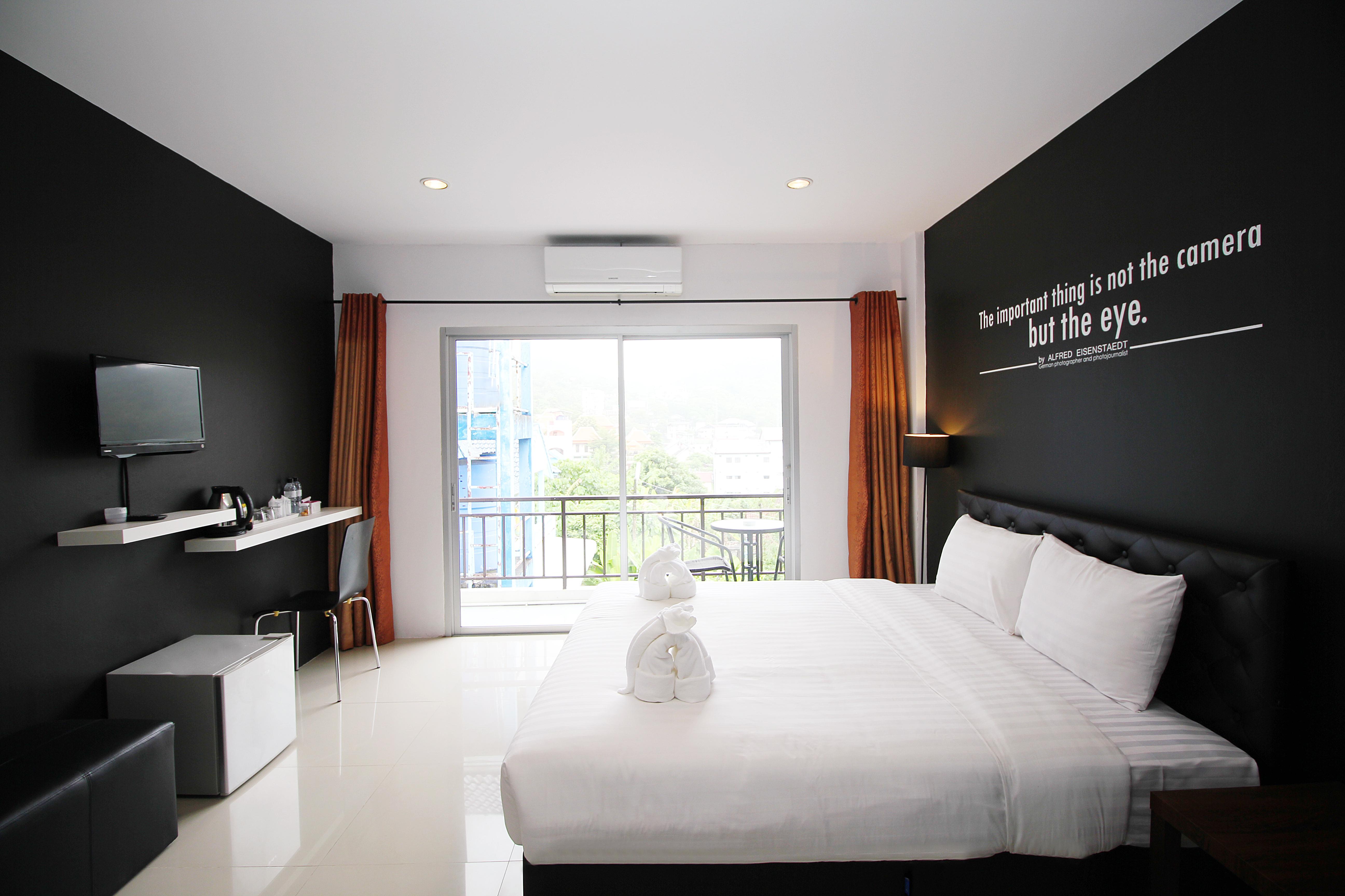 Готель The Artist House Patong Екстер'єр фото